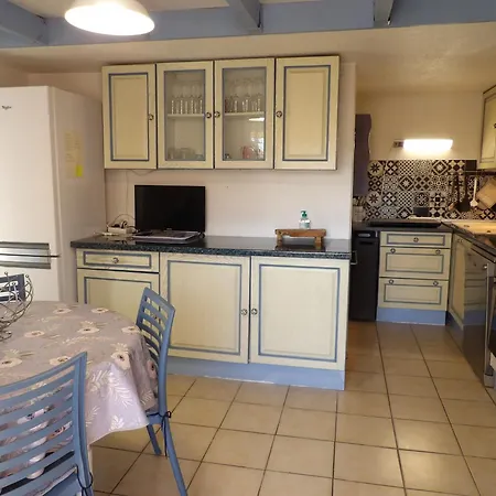 Holiday home Maison Dans Avec Piscine 3 *