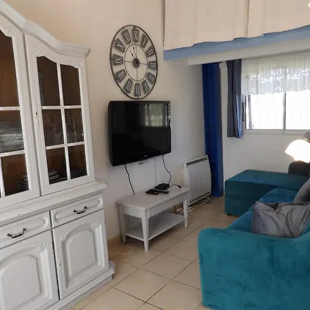 Maison Dans Avec Piscine 3 Holiday home *