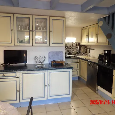 Holiday home Maison Dans Avec Piscine 3 *